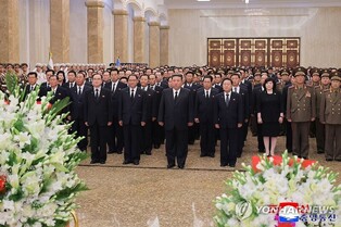 (2nd LD) N. Korea's Kim visits mausoleum to mark 31st anniversary of founder's death