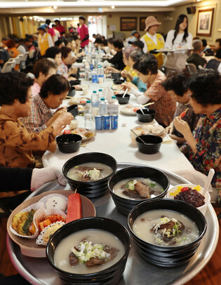 Older adults treated to beef bone soup