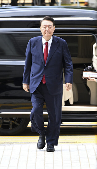 Court to decide on arrest warrant for Yoon