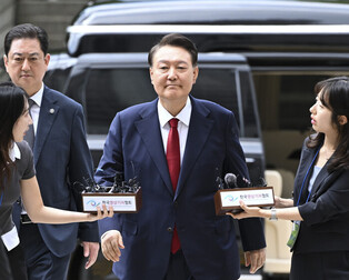 Court to decide on arrest warrant for Yoon