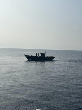 (LEAD) S. Korea repatriates 6 N. Koreans rescued at sea across eastern maritime border