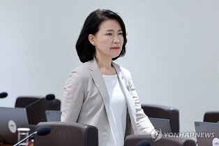 Cabinet meeting to exclude head of broadcasting regulator from list of attendees