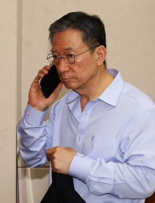 Justice minister nominee at parliamentary session