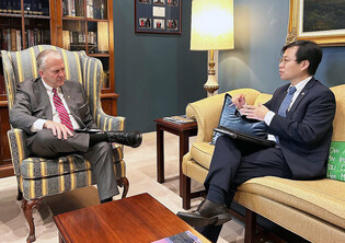 S. Korean trade minister meets U.S. senator