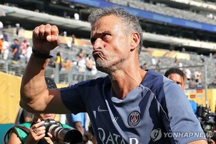 전에 없던 '5관왕' 새 역사 노리는 PSG 엔리케 "한 경기 남았다"