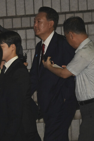 Yoon in custody for 2nd time over Dec. martial law bid
