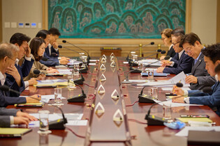 Lee attends National Security Council meeting