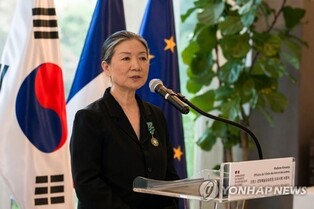 Artist Kimsooja promoted to 'officer' rank in French cultural order