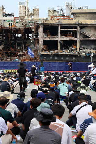 Unionized workers rally at Kumho Tire plant