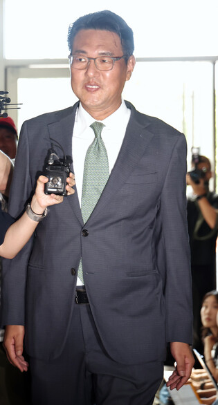 Ex-presidential official grilled over Marine death