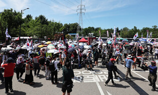 Supporters of ex-President Yoon