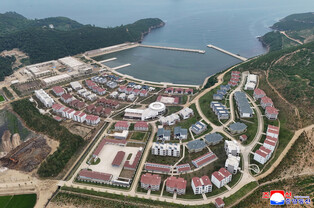 N.K. leader inspects offshore farm under construction