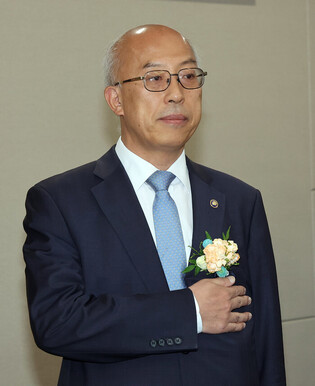 New minister of government legislation inaugurated