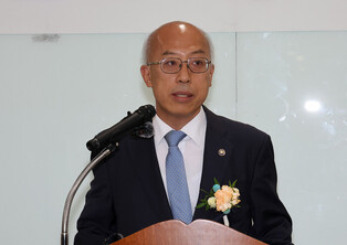 New minister of government legislation inaugurated