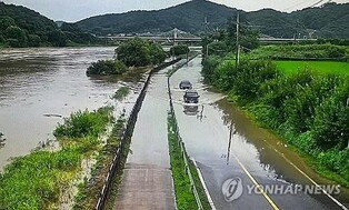 Over 50 flights canceled, delayed at Jeju airport on heavy rains nationwide