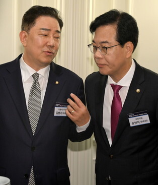 Floor leaders of ruling, opposition parties