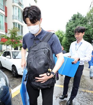 Residence of ex-interior minister raided