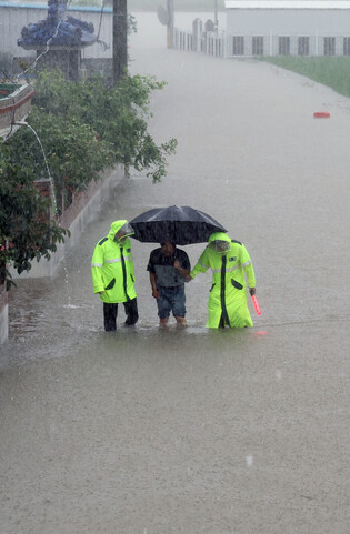 Torrential rain in S. Korea