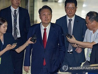 Ex-President Yoon set to attend hearing on legality of his arrest