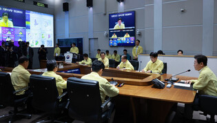 Lee attends disaster response meeting