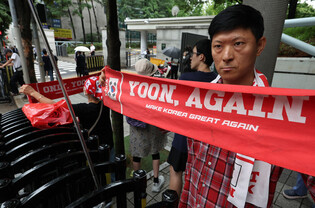Ex-President Yoon attends hearing on legality of his arrest