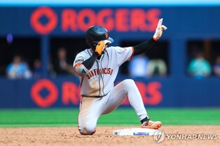 1번 타자 복귀한 이정후 2안타…김하성은 2볼넷에 도루