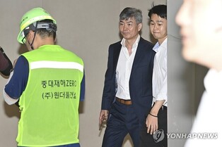 Special counsel questions ex-first lady's associate over stock manipulation, influence peddling