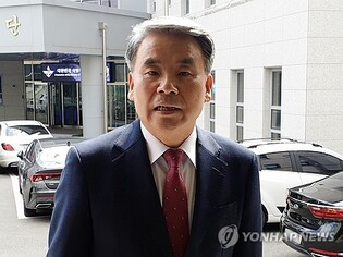 Ex-defense chief acknowledges controversial call with ex-President Yoon