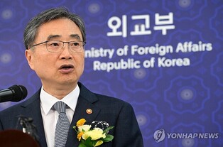 (LEAD) New FM Cho regrets diplomacy was politicized under previous gov't