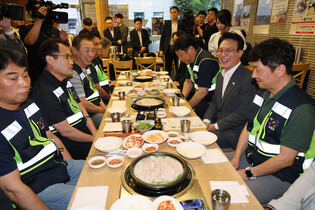 S. Korea begins cash handouts to all citizens