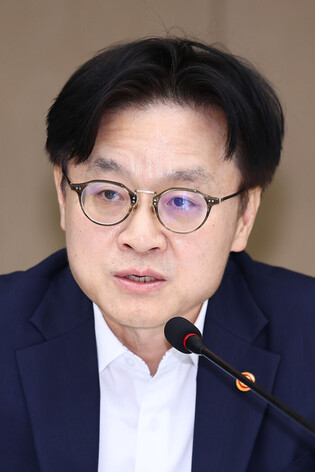 Industry minister attends meeting on trade negotiations with U.S.