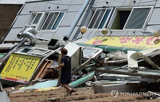 SK, LG Groups join relief efforts in flood-hit areas with donations, on-site aid