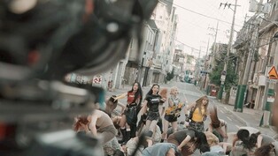 블랙핑크 "마침내 원래 모습으로"…'뛰어' MV 비하인드 공개