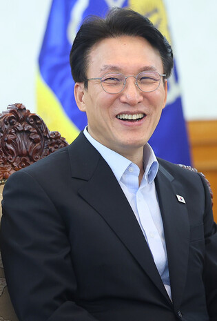 PM Kim gives interview on APEC summit