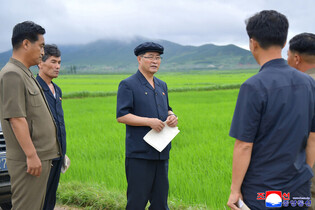 N.K. premier inspects farm