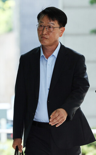 Police deputy chief grilled over Yoon's insurrection charges