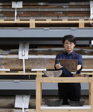 Parts of Joseon-era 'royal shrine' unveiled