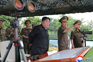 N.K. leader observes firing contest of artillery subunits