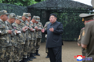 N.K. leader observes firing contest of artillery subunits