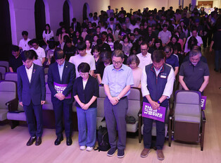 Memorial service for crowd crush victims