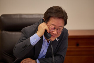 Lee holds phone talks with German chancellor