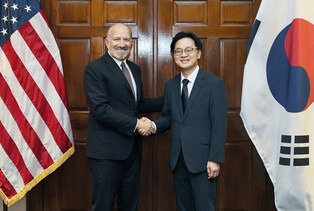 S. Korean industry minister meets U.S. commerce secretary
