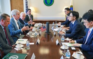 S. Korean industry minister meets U.S. energy secretary