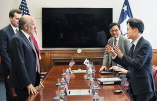 S. Korean industry minister meets U.S. commerce secretary