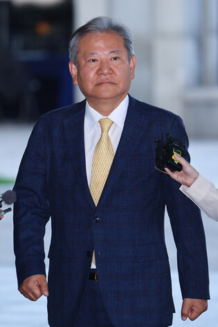 Ex-interior minister grilled over Yoon's insurrection charges