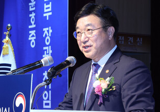 New interior minister inaugurated