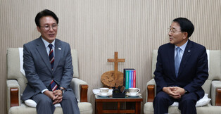 PM Kim meets church leader