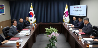 PM Kim visits Christian leader