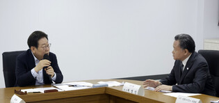 Lee attends meeting on preventing industrial disasters