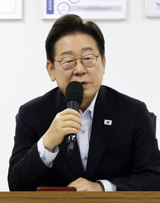 Lee attends meeting on preventing industrial disasters